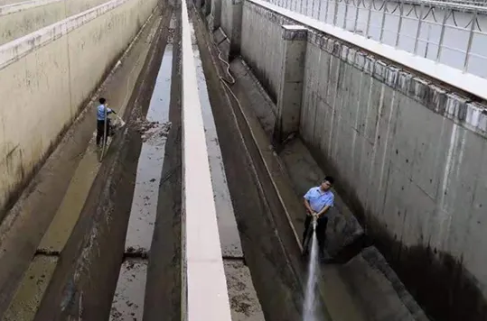 全新蜂窩斜管填料生產廠家干貨 | 沉淀池底部的淤泥如何清理?