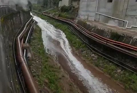 特種噴霧干燥聚合硫酸鐵SPFS生產廠家貴州茅臺鎮一酒廠火災導致上百噸醬酒流入河中?對環境影響幾何?